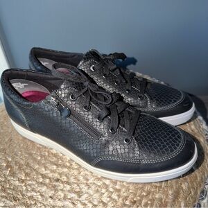 Munro Gabbie Snakeskin Embossed Leather Smeakers